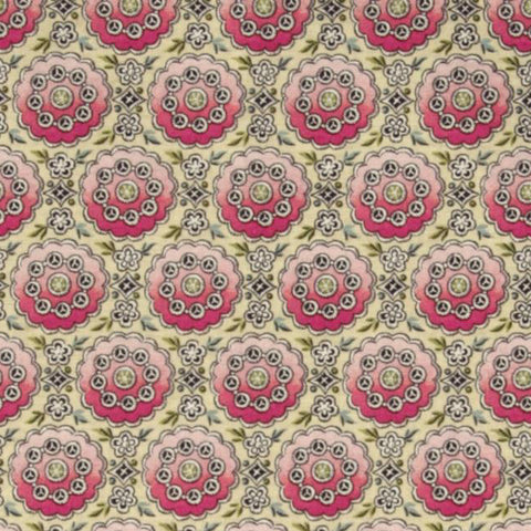 Eleanor Ombre Medallion